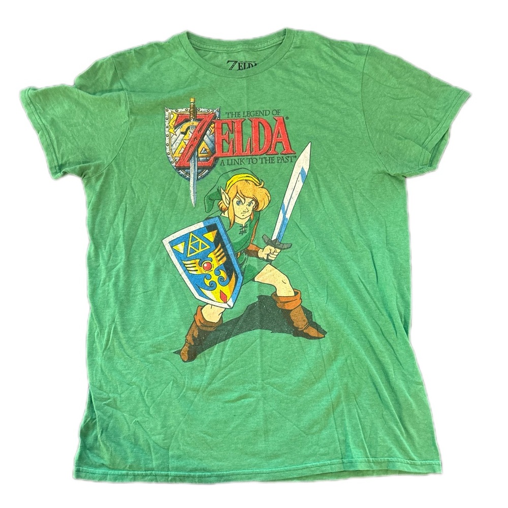 Men’s green Zelda shirt with Link character. Size M